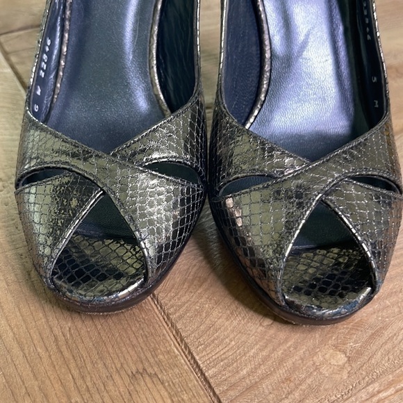Stuart Weitzman Pewter colored peep toe heels. Size 5 - Picture 5 of 8